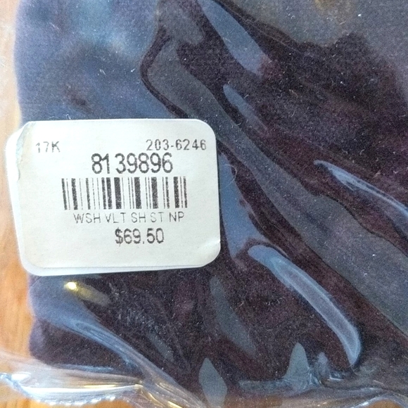 Pottery Barn Standard Washed Velvet Shams in Purple. - Picture 9 of 10